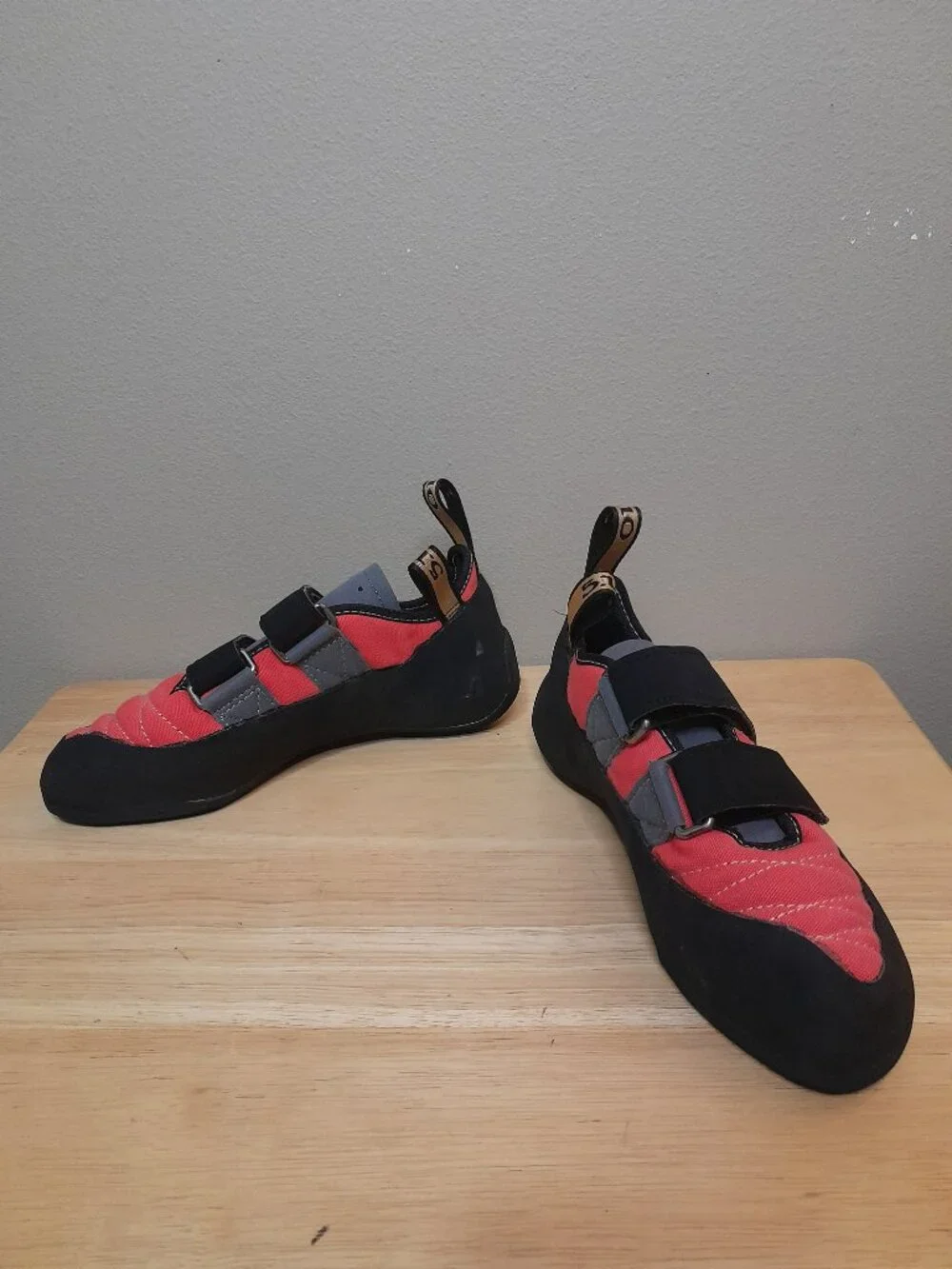 Five Ten 5.10 Coyote VCS Canvas Rock Climbing Shoes Stealth Rubber C4 W7.5
